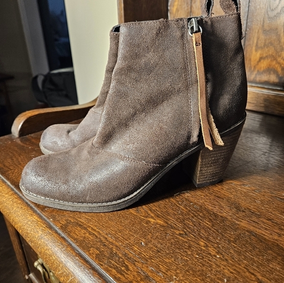 DV Dolce Vita Women's size 8.5 brown leather blocked Heel zip up ankle bootie. - Picture 3 of 13